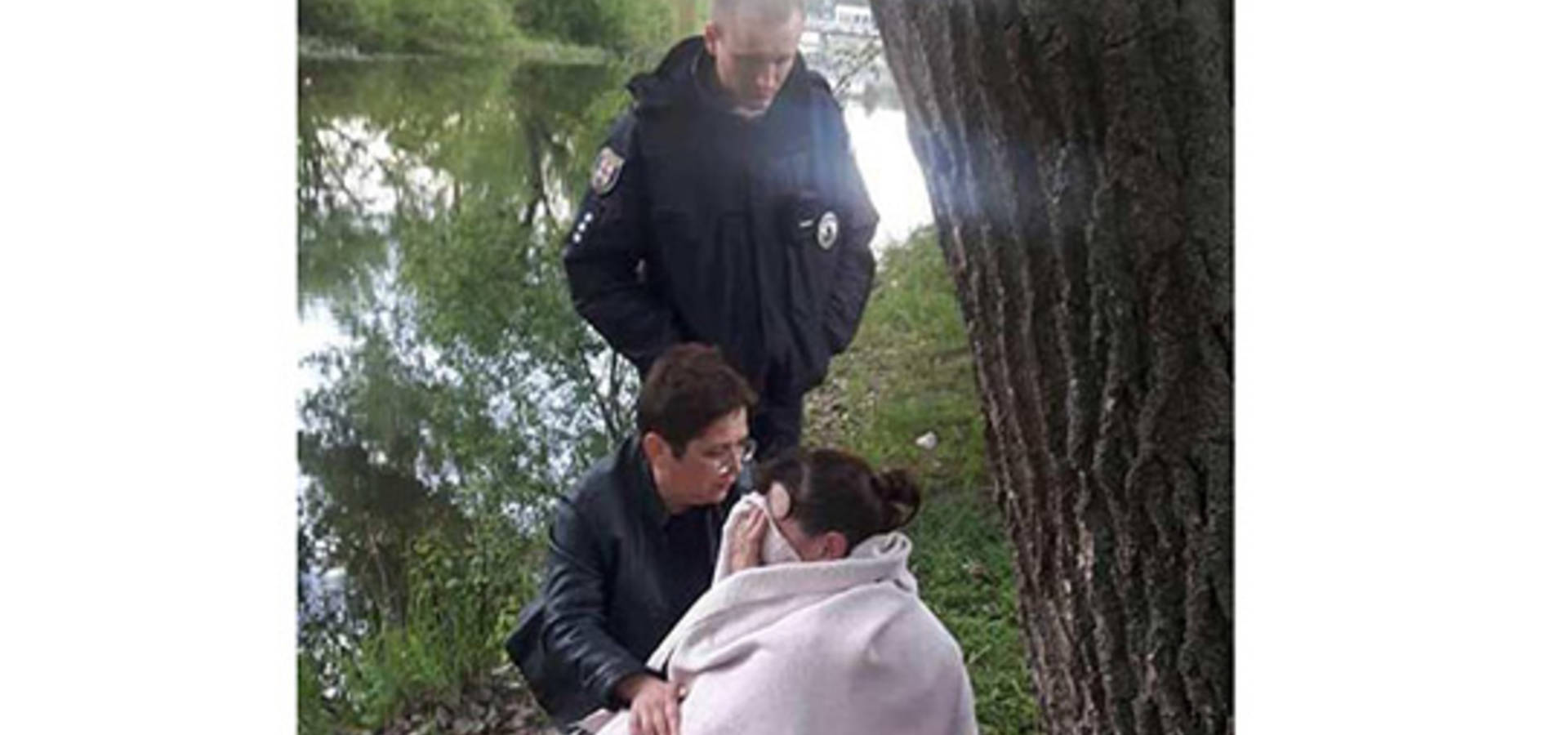 У Хмільнику поліцейські врятували жінку, яка  впала у річку 