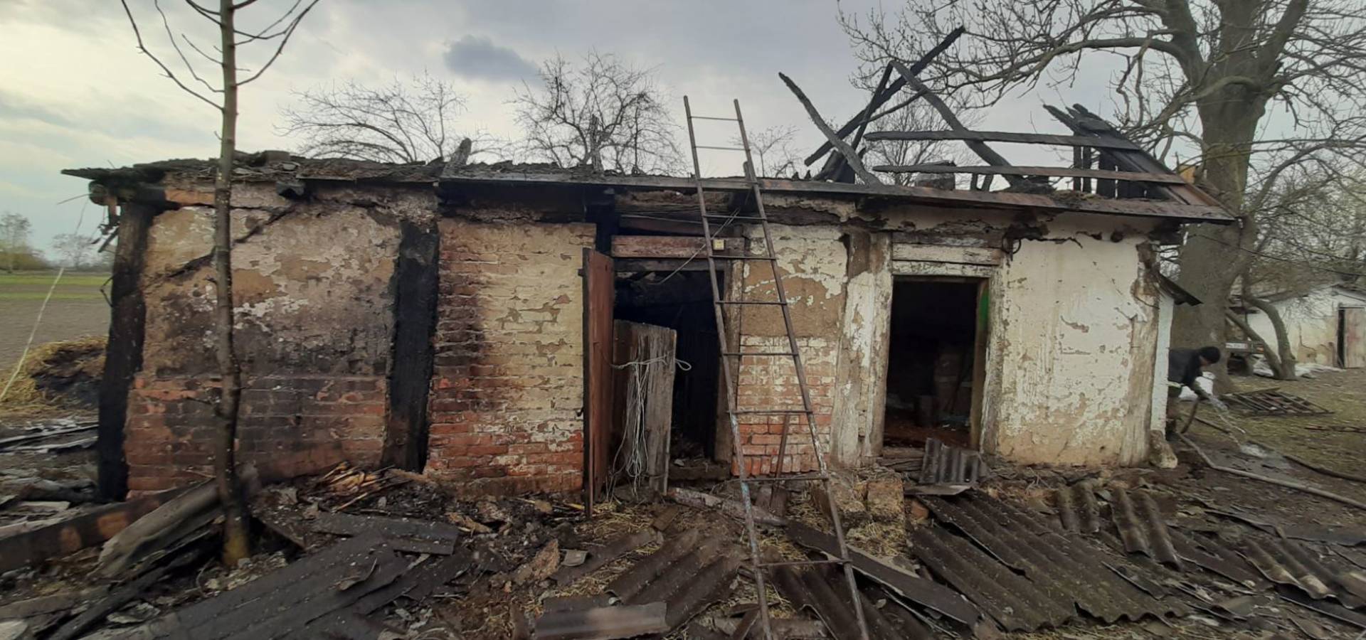 Вогонь пошкодив дві господарчі будівлі у Хмільницькому районі на Вінниччині 