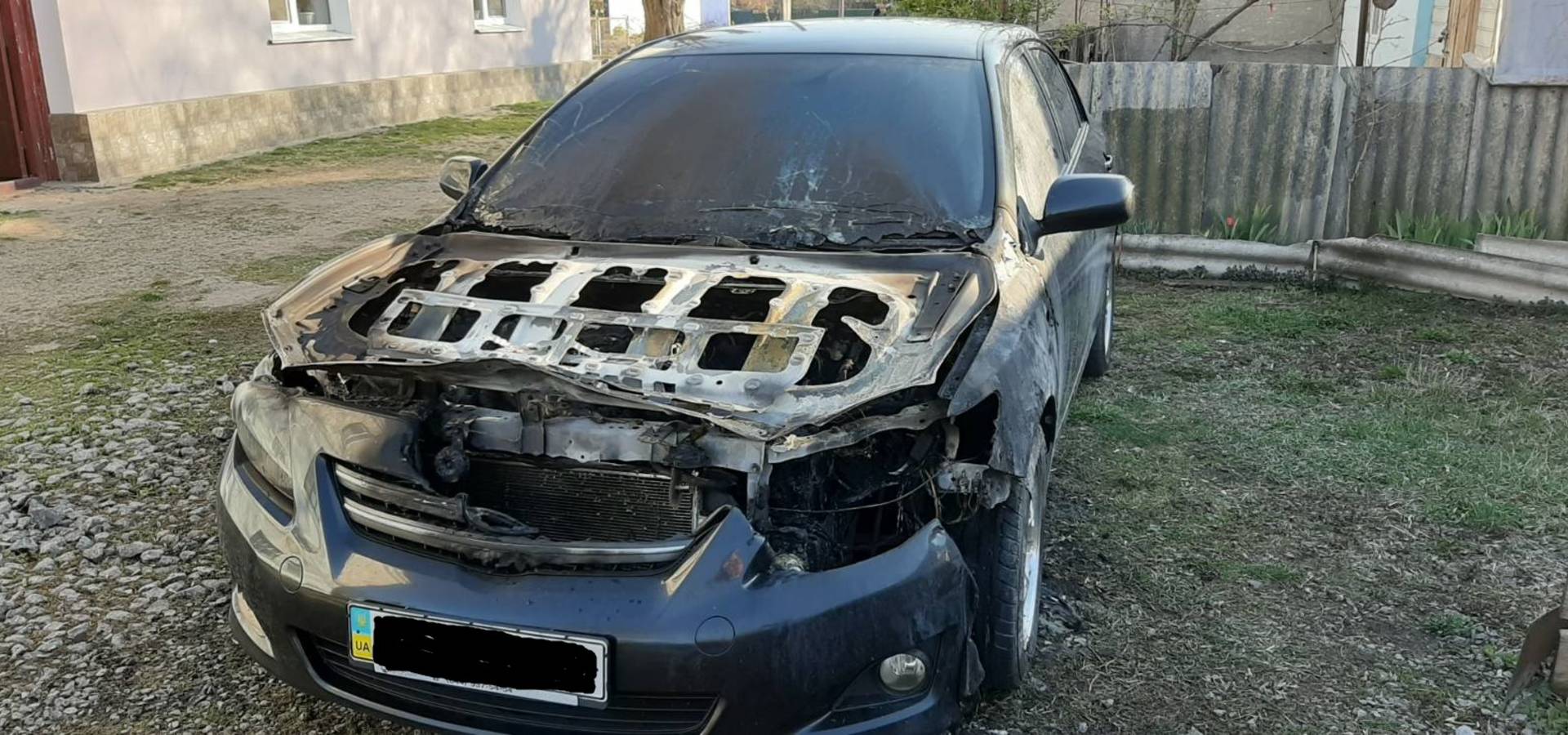 Toyota Corolla загорілась вночі в Уланові на Вінниччині (ФОТО)