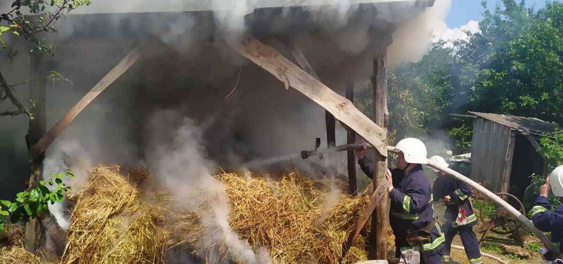 В селі Лозова Хмільницького району згоріло 4 тонни сіна 