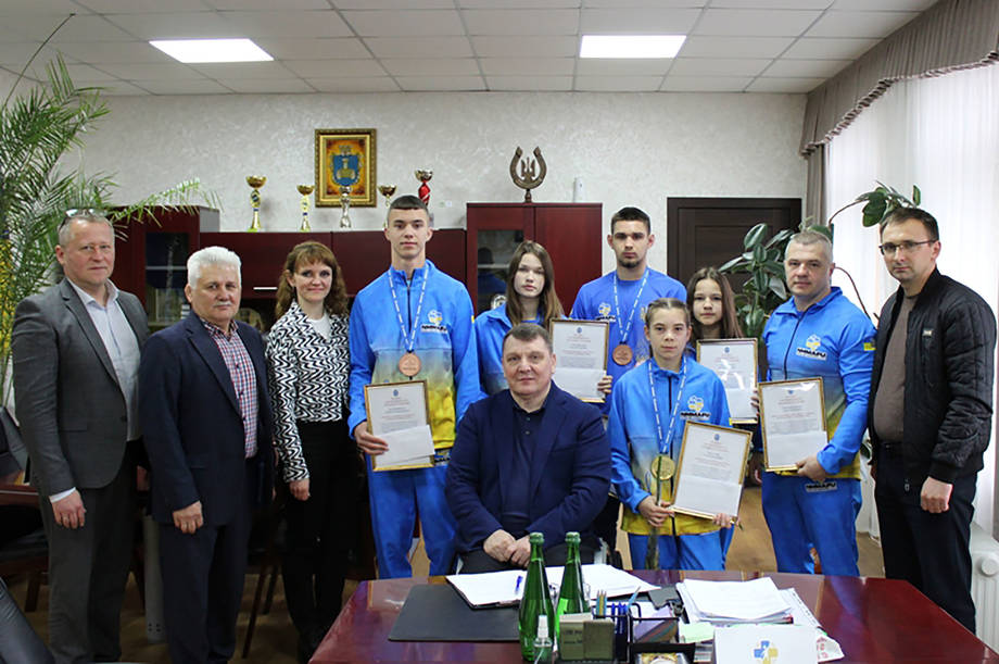 Міський голова Микола Юрчишин подякував хмільницьким спортсмена за високі досягнення у спорті