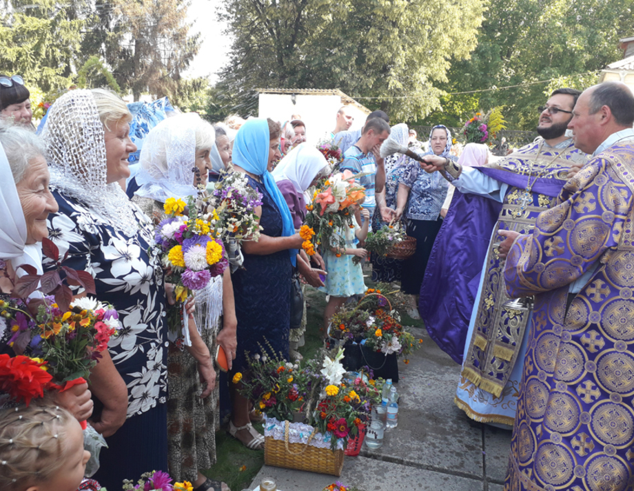 На медовий Спас освятили воду, квіти, мак