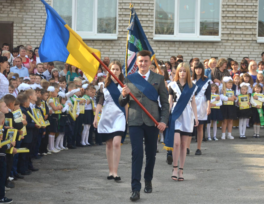 Мелодія дзвіночка покликала школярів у світ знань  