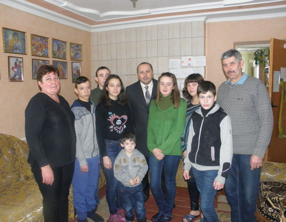 Святий Миколай завітав  у багатодітну родину
