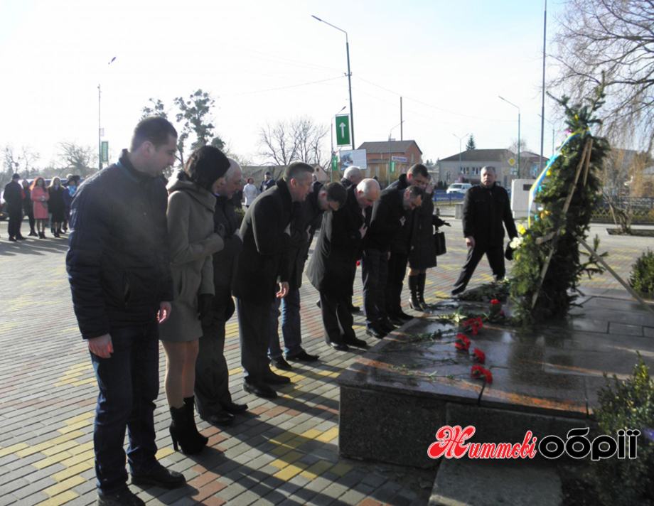 Уклін доземний Кобзареві