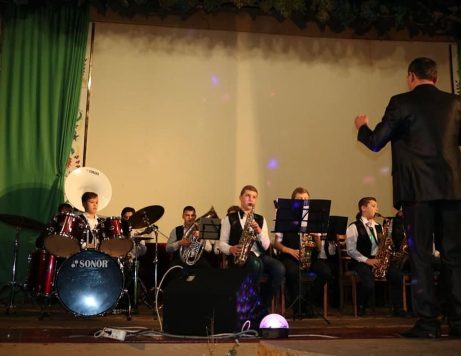 Юні оркестранти вражали глядачів у "Поділлі" в Хмільнику  на Вінниччині 