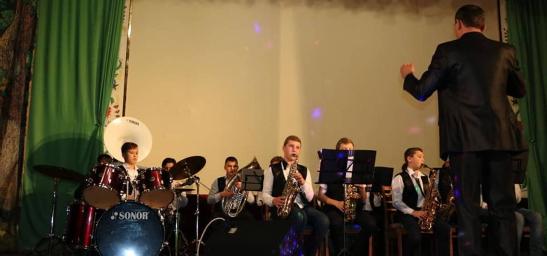 Юні оркестранти вражали глядачів у "Поділлі" в Хмільнику  на Вінниччині 
