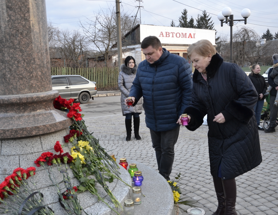 Хмільничани запалили свічу пам'яті за Героями Майдану (ФОТО)