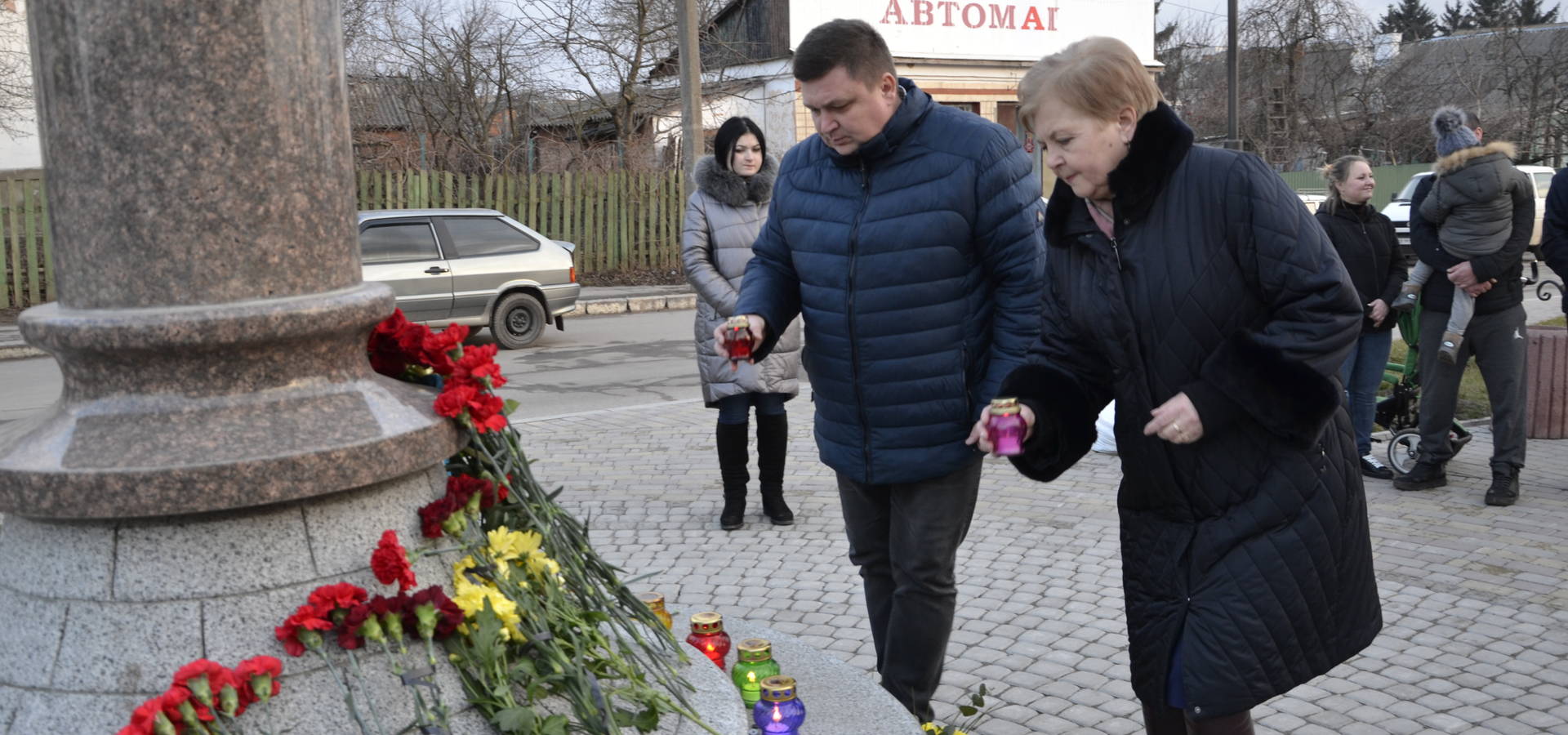 Хмільничани запалили свічу пам'яті за Героями Майдану (ФОТО)