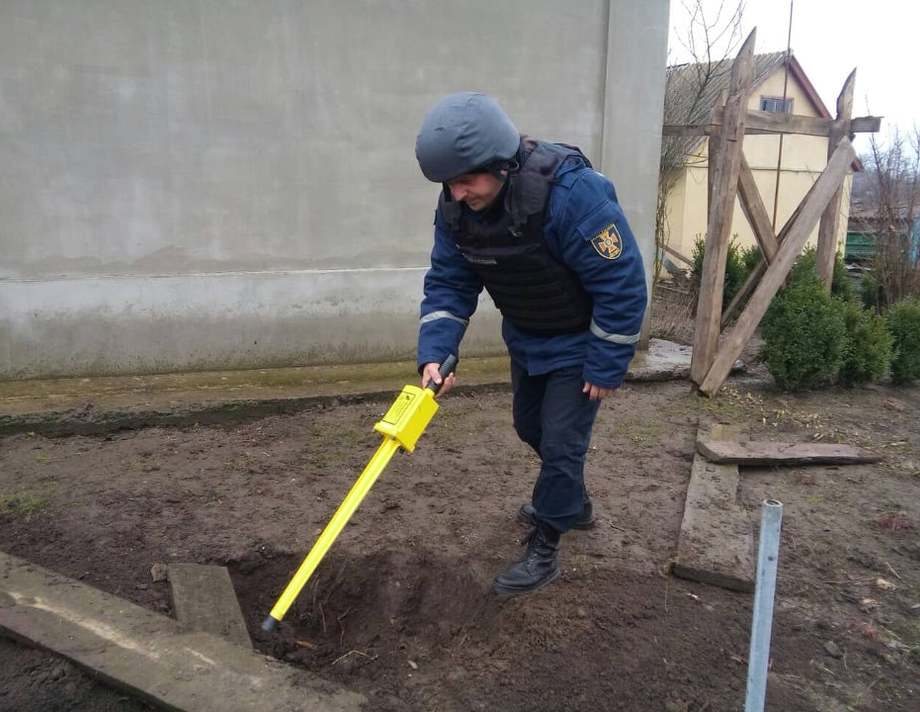Артилерійський снаряд знайшли та знищили у приватному господарстві в Пагурцях Хмільницького району на Вінниччині