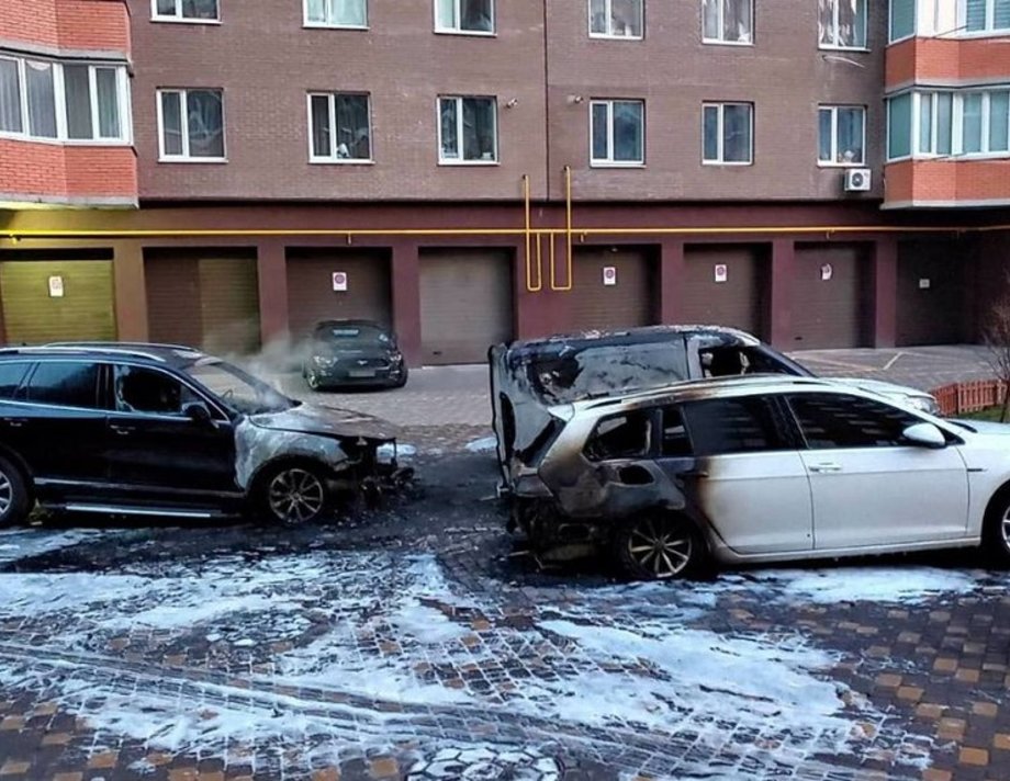 У Вінниці вночі згоріли чотири іномарки
