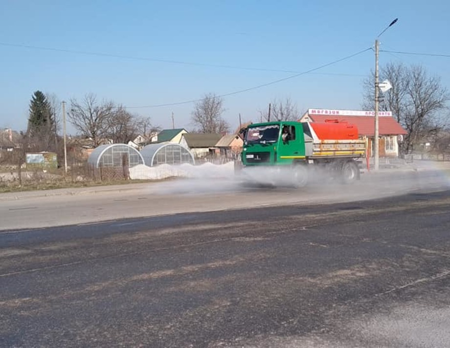 У Хмільнику на Вінниччині дезинфікують вулиці