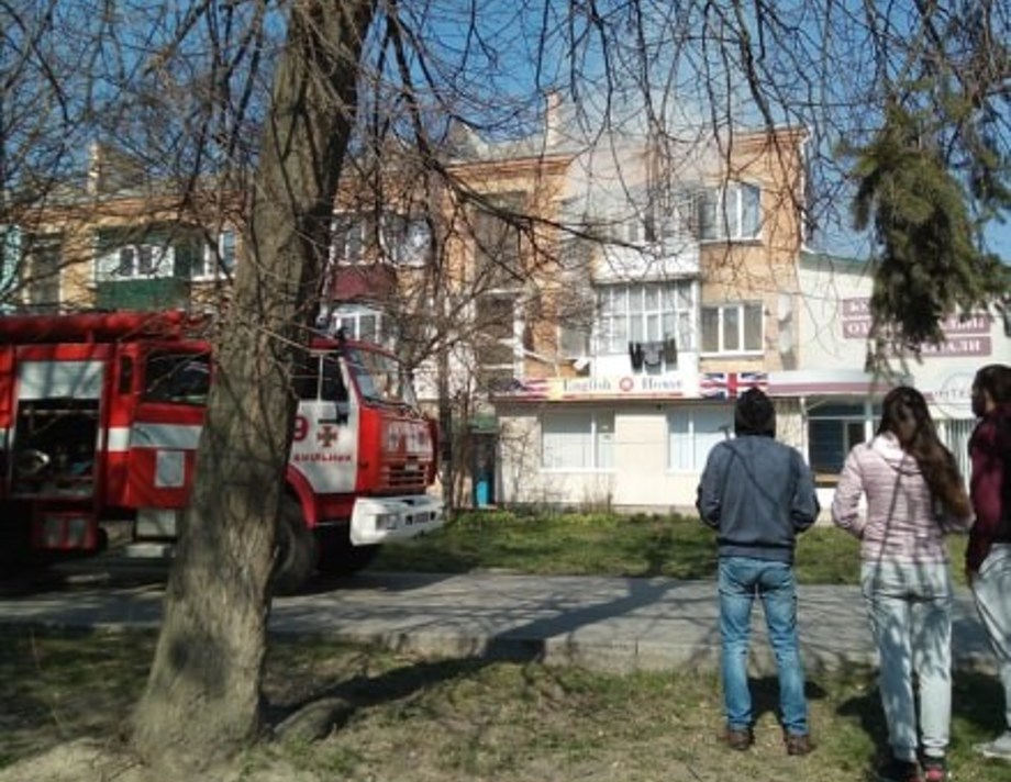 Горіла квартира у триповерхівці в Хмільнику на Вінниччині