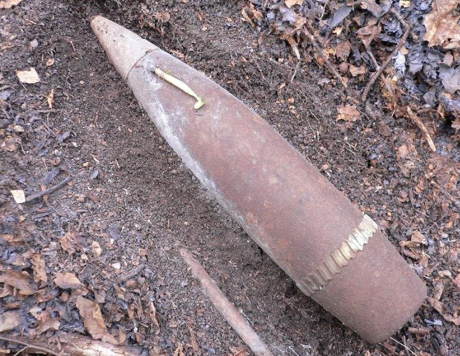 Артилерійський снаряд  знайшли за  Осичною Хмільницького району на Вінниччині 