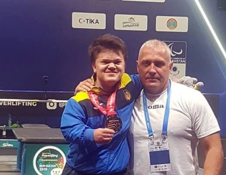 Голова Вінницької ОДА преміював хмільницьку чемпіонку  світу та її тренера
