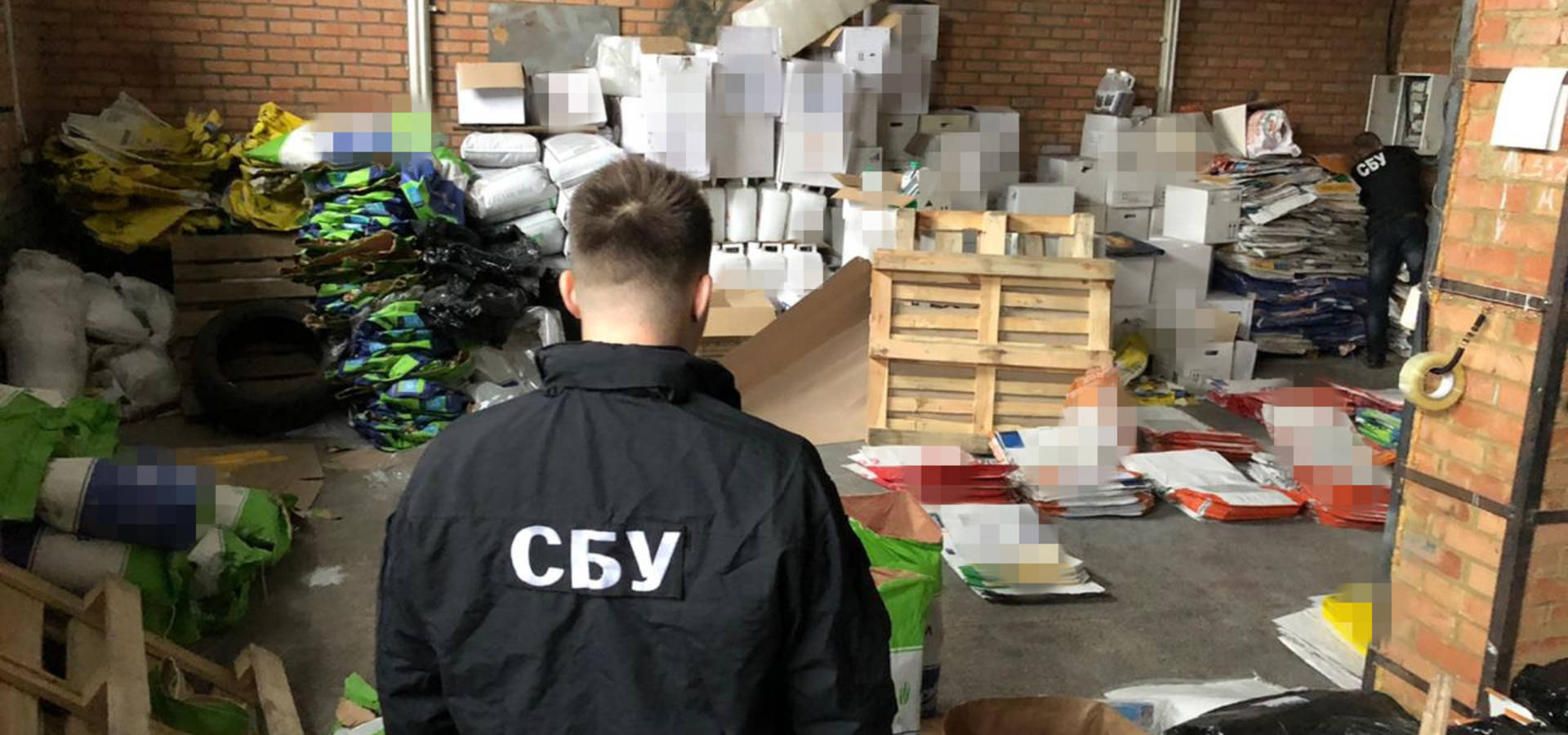 На Вінниччині СБУ викрила підпільні цехи з виробництва контрафактних засобів захисту рослин 