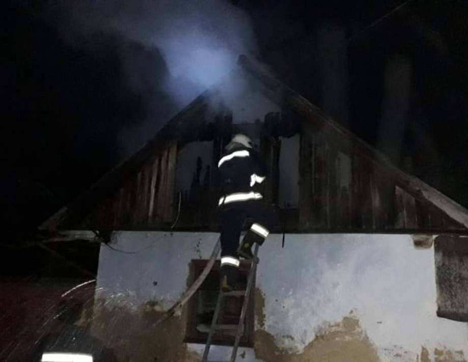 В Митнику через порушення правил експлуатації печі сталася пожежа