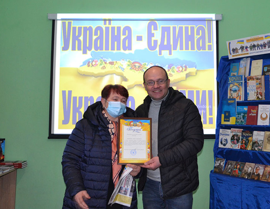 У День Соборності України Війтівецька бібліотека поповнилась цінними виданнями
