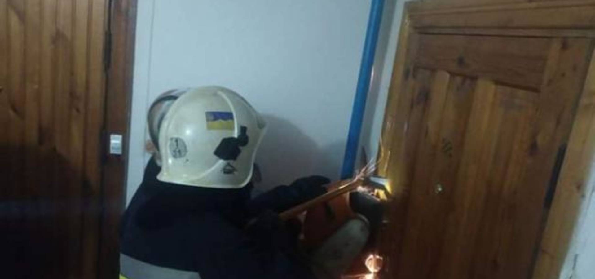 В Хмільнику на Вінниччині рятувальники знайшли непритомну жінку у зачиненій квартирі