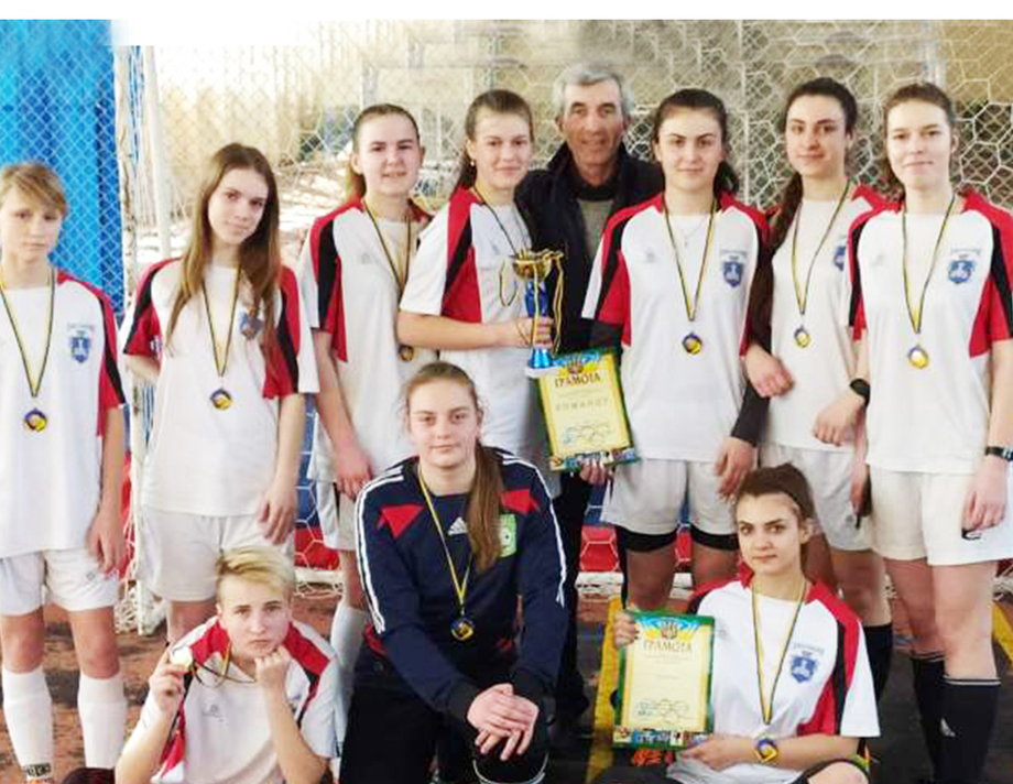 Дівчата футболістки із Хмільника посіли третє місце в чемпіонаті Вінницької області