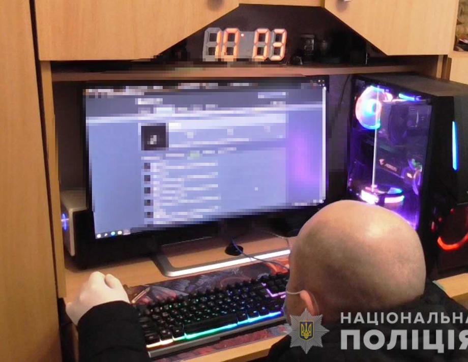 У Хмільницькому районі на Вінниччині затримали хакера, який зламував платіжні системи громадян