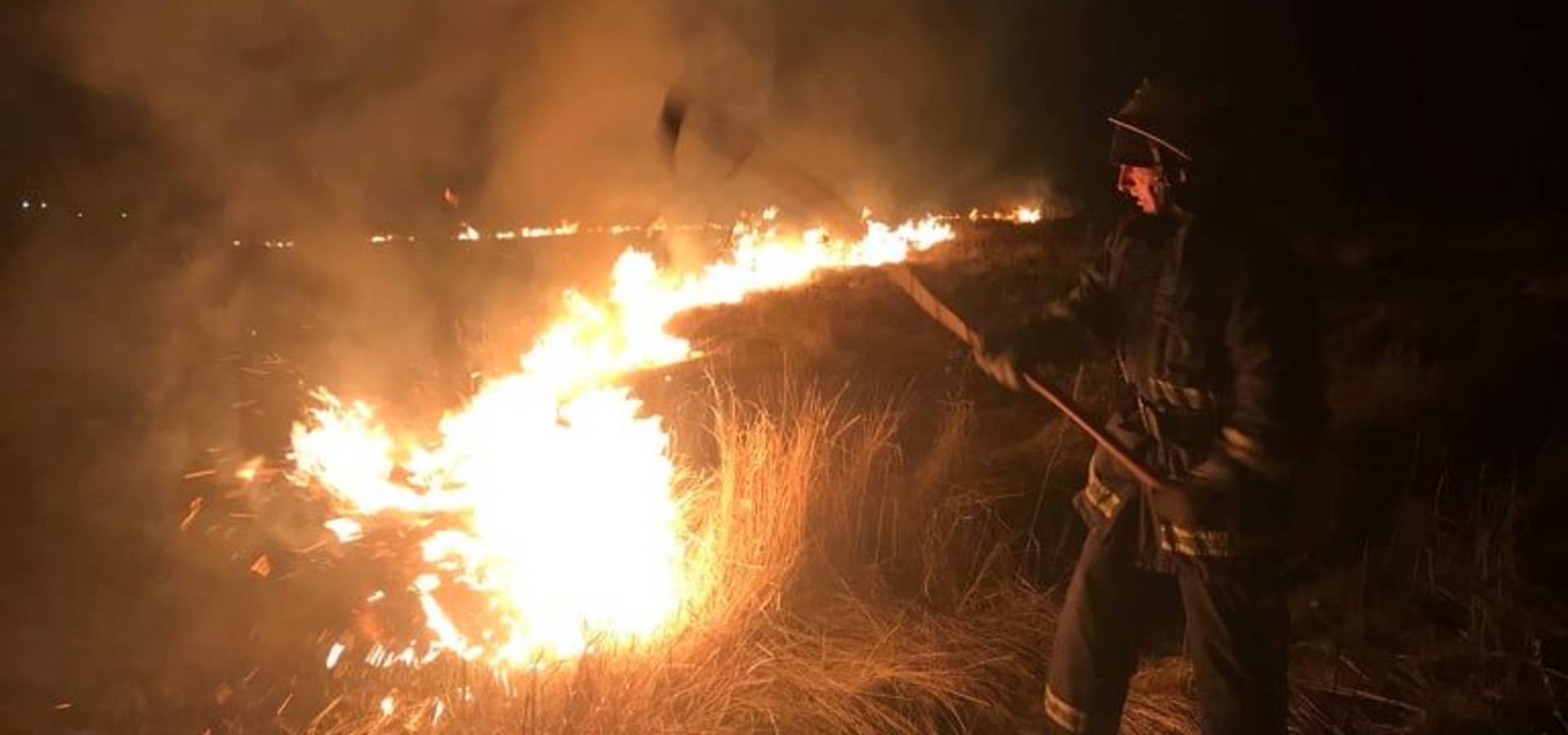 Хмільницькі рятівники на Вінниччині закликають людей не палити суху траву та листя