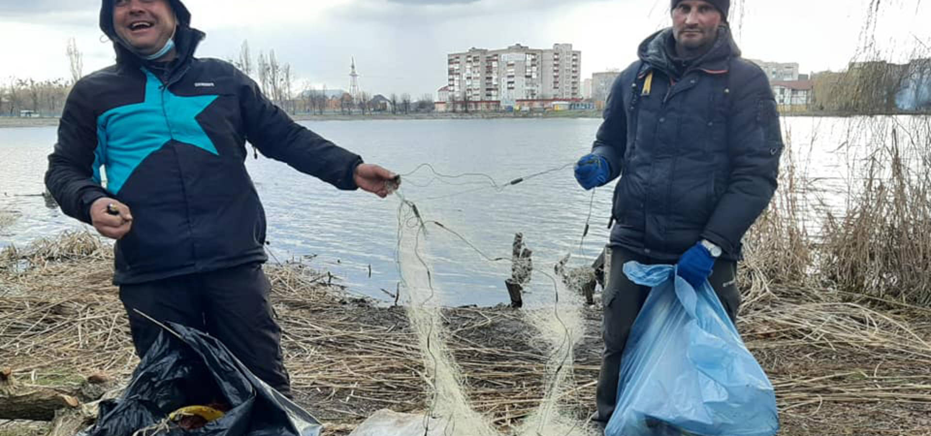 В Хмільнику на Вінниччині активісти прибрали ставок