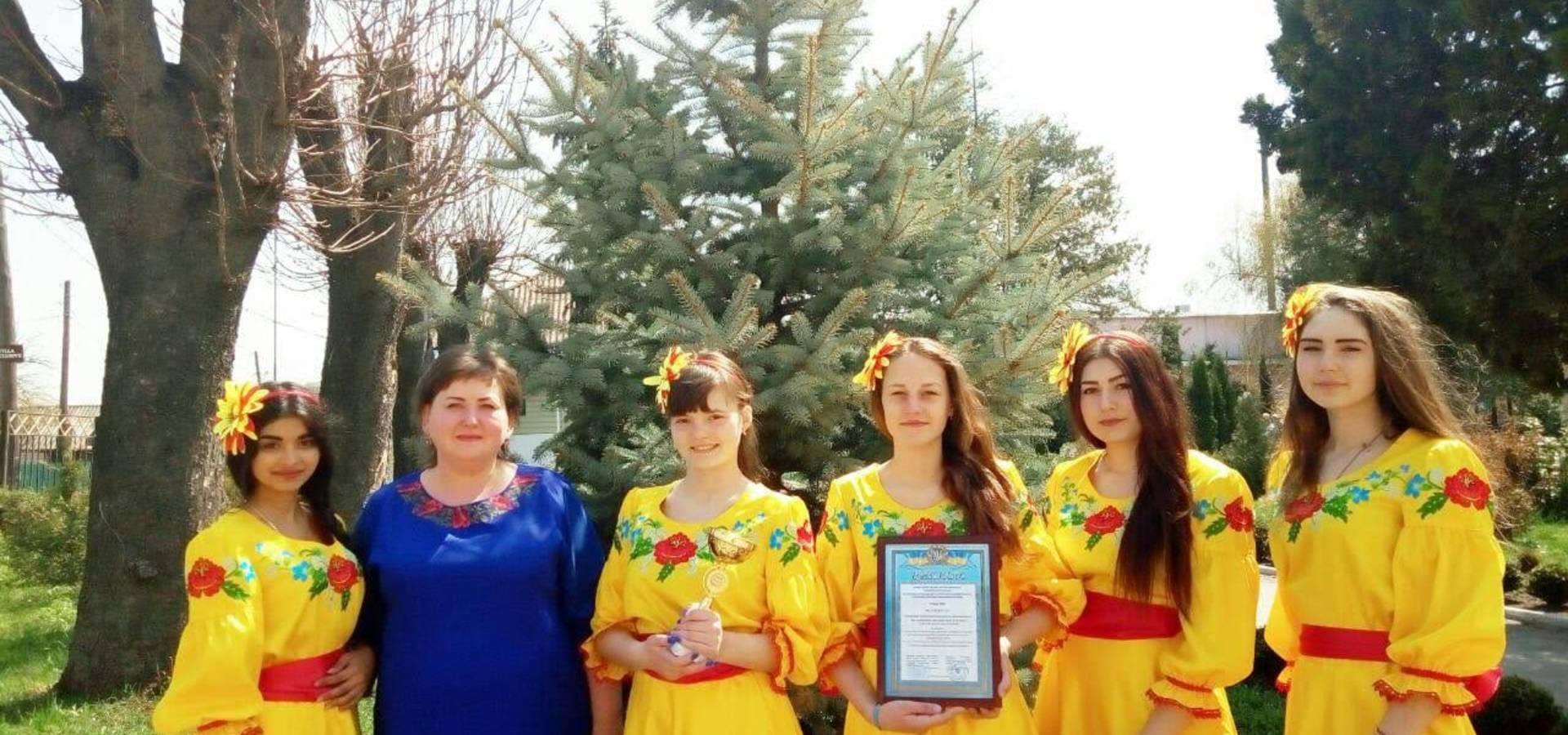 Учні та вчителі Хмільницького ліцею сфери послуг взяли участь в обласному фестивалі "Подільські зорі"
