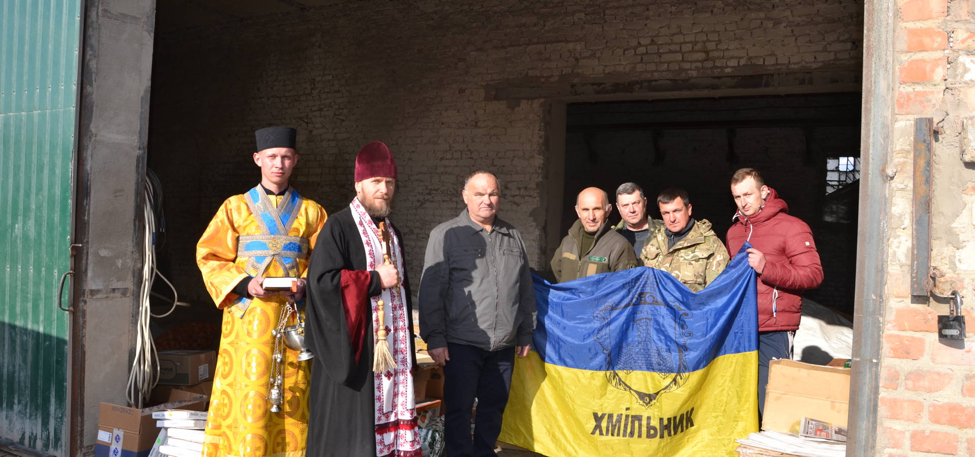 Волонтери Хмільника поїхали до українських воїнів на Великдень 