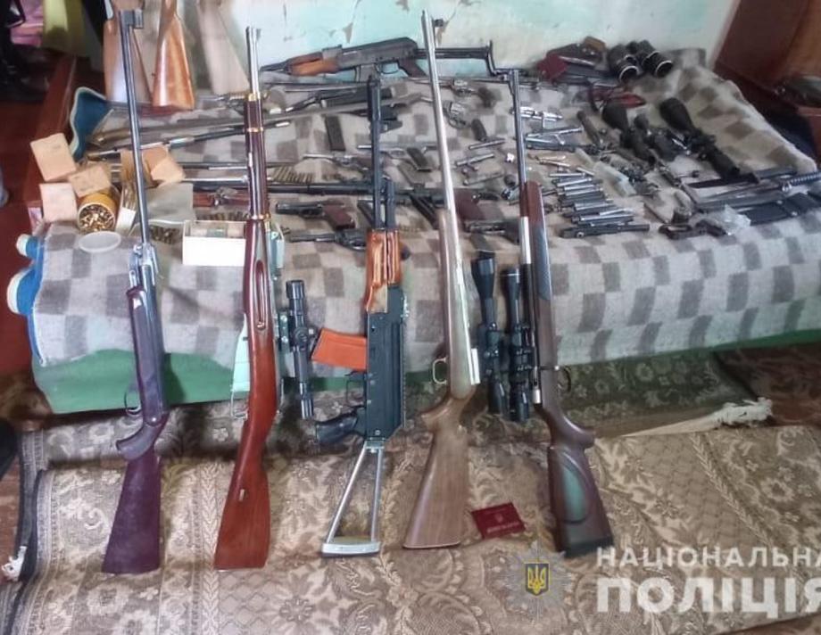 У Вінниці поліцейські перекрили нелегальний канал постачання зброї 