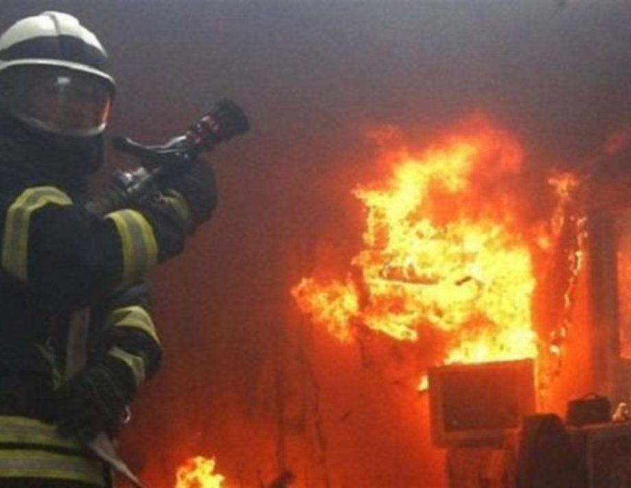 В Хмільницькому районі рятувальники ліквідували пожежу в господарчій будівлі