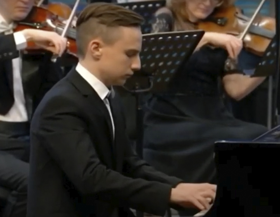 Молодий піаніст з Хмільника блискуче виступив на сцені акустичної зали України