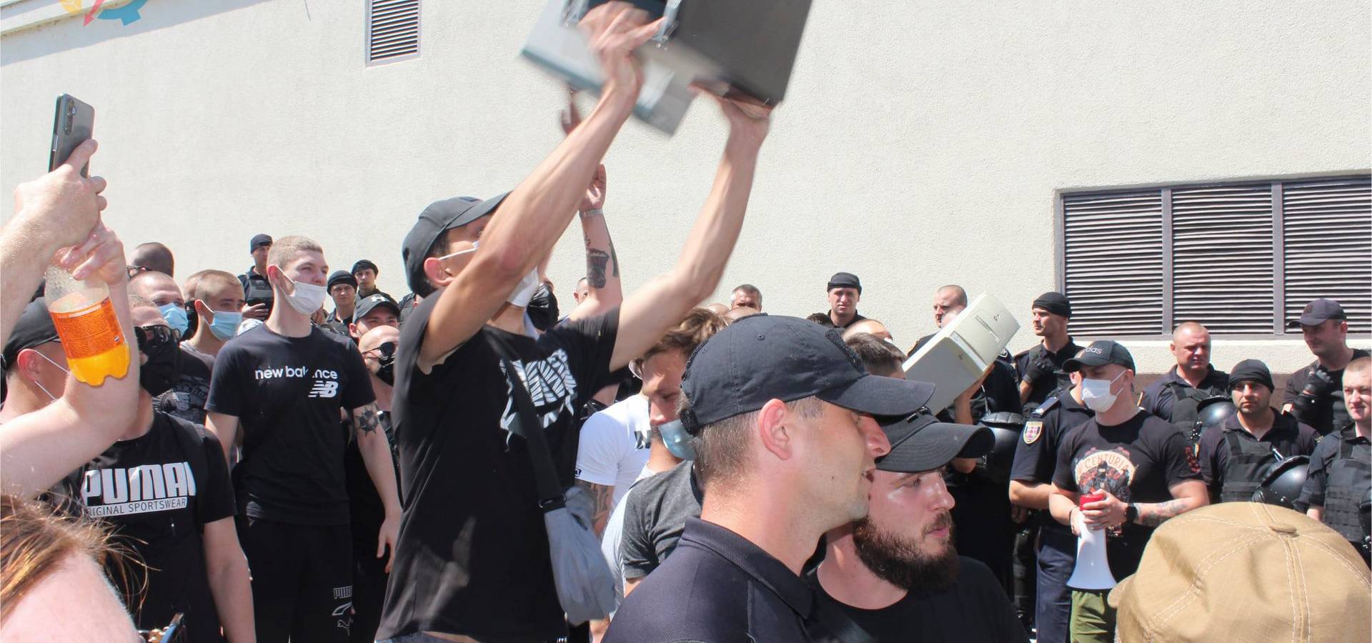 У Вінниці активісти вийшли на протест, вимагають звільнення директора "Вінницяобленерго" 