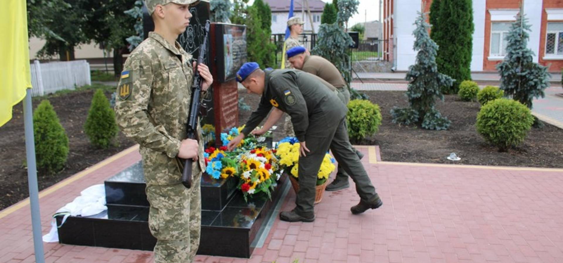 У Калинівці відкрили стіну пам’яті на честь захисників України
