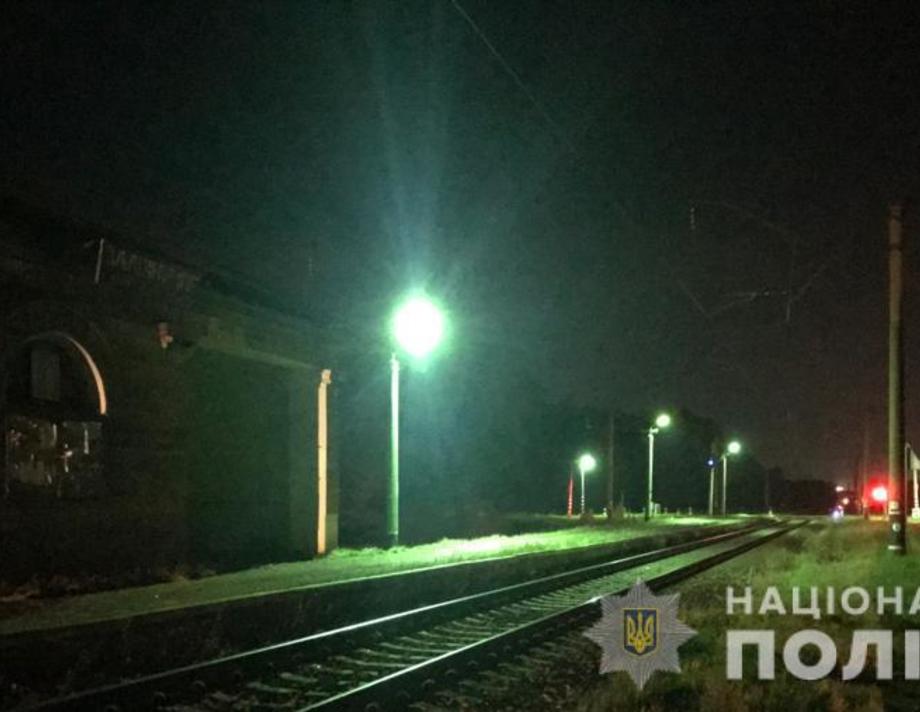 У Хмільницькому районі потяг збив неповнолітню. Дівчина померла у лікарні