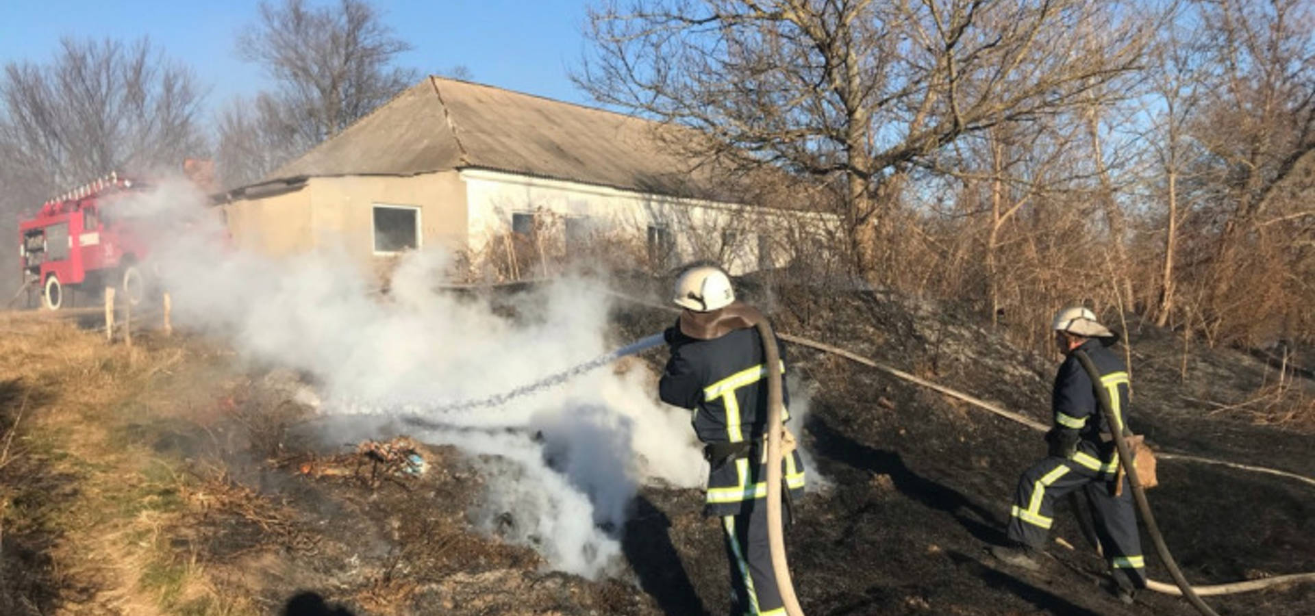 У Хмільницькому районі чоловік обпікся спалюючи траву