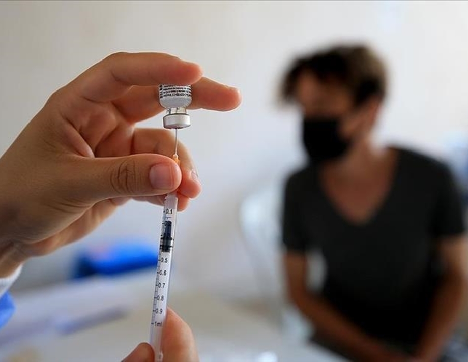 В Україні офіційно дозволили третю дозу COVID-вакцини