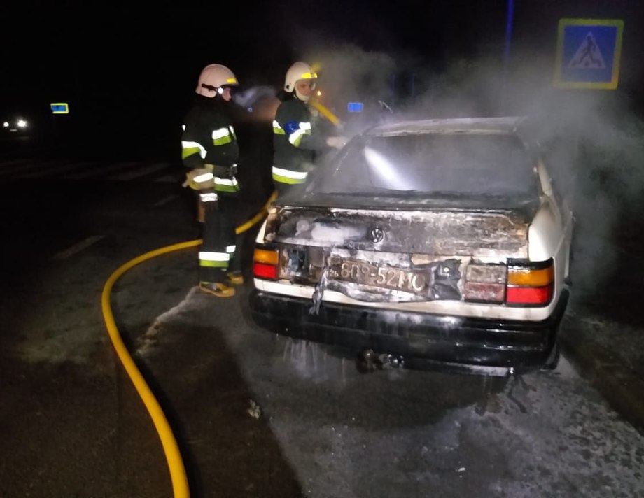 На Вінниччині загорілася автівка. Є постраждалі