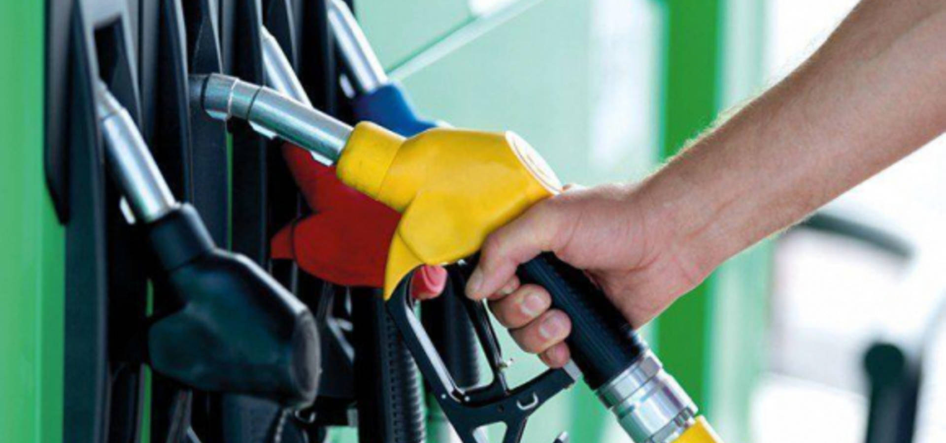 Відсьогодні ціни на бензин та дизельне пальне мають знизитись