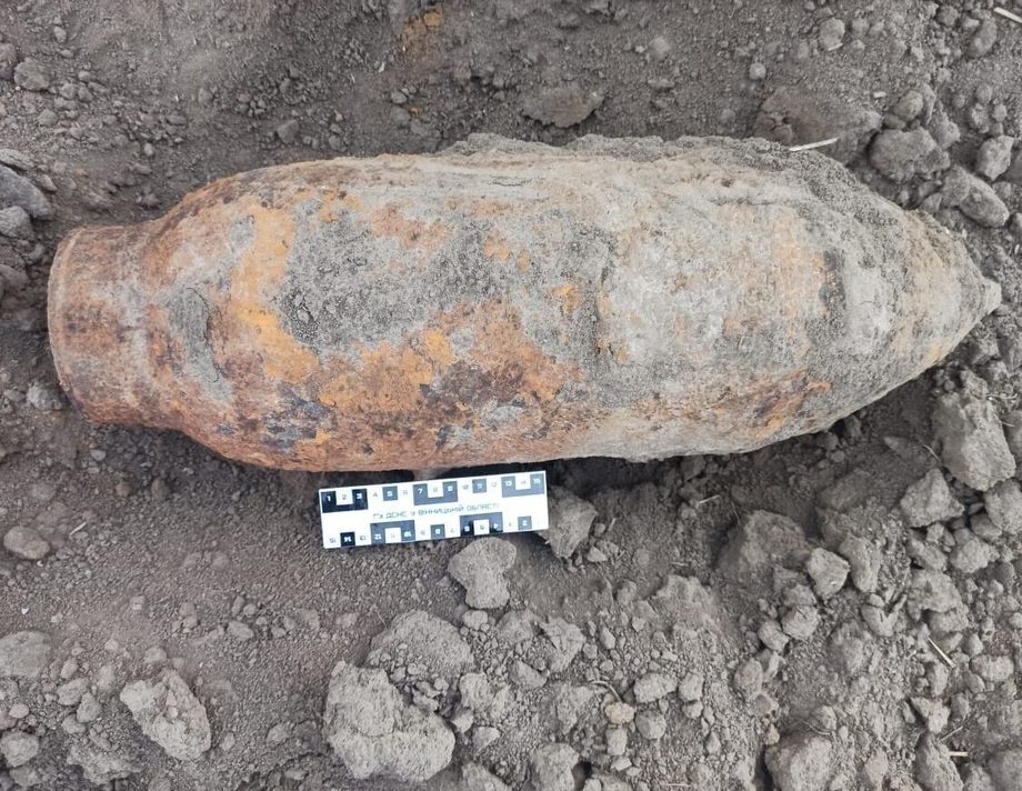 У селі Хмільницького району знайшли бомбу