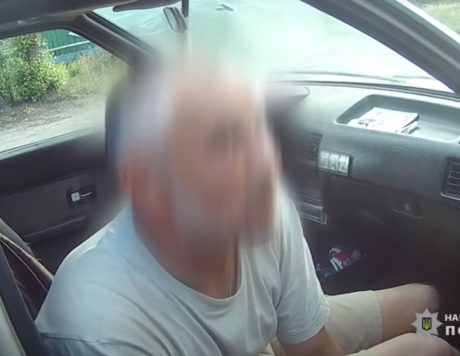 На Вінниччині п'яний водій намагався дати хабара поліцейським (відео)