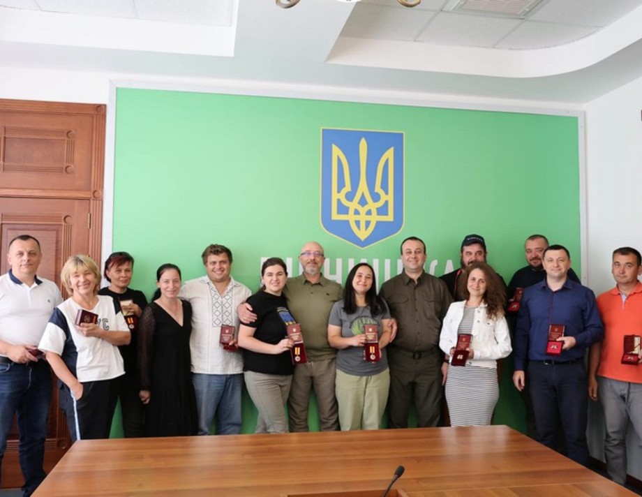 Міністр оборони Олексій Рєзніков відвідав Вінниччину та вручив відзнаки волонтерам
