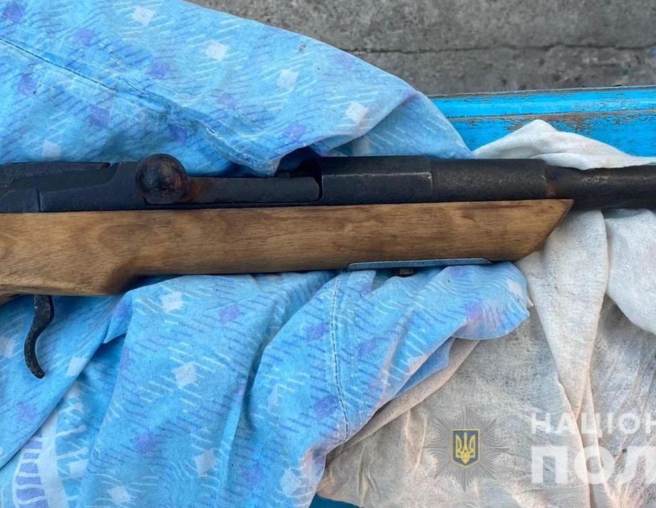В мешканця Хмільницького району правоохоронці вилучили револьвер, обріз  та набої