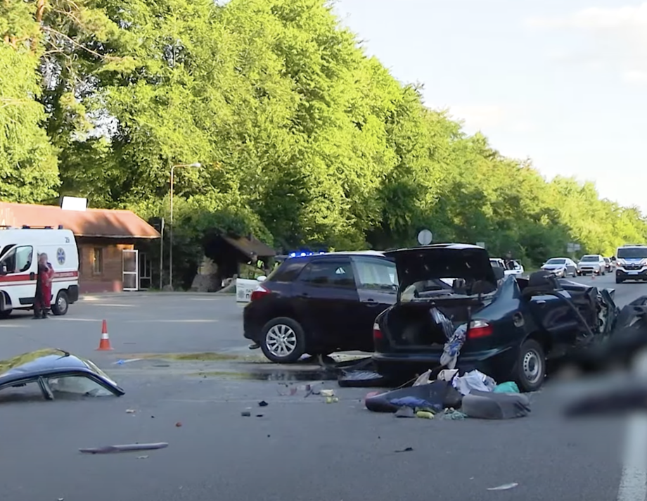 У аварії неподалік села Хмільницького району загинуло двоє людей (відео)