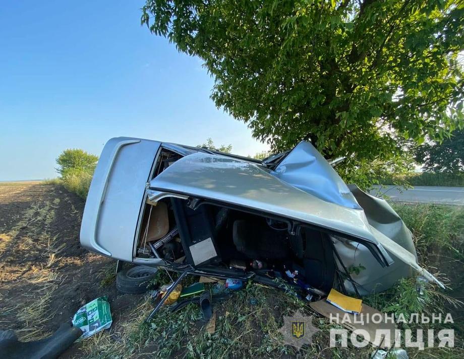У страшній ДТП на автодорозі Хмільницького району загинув водій, пасажирка - госпіталізована