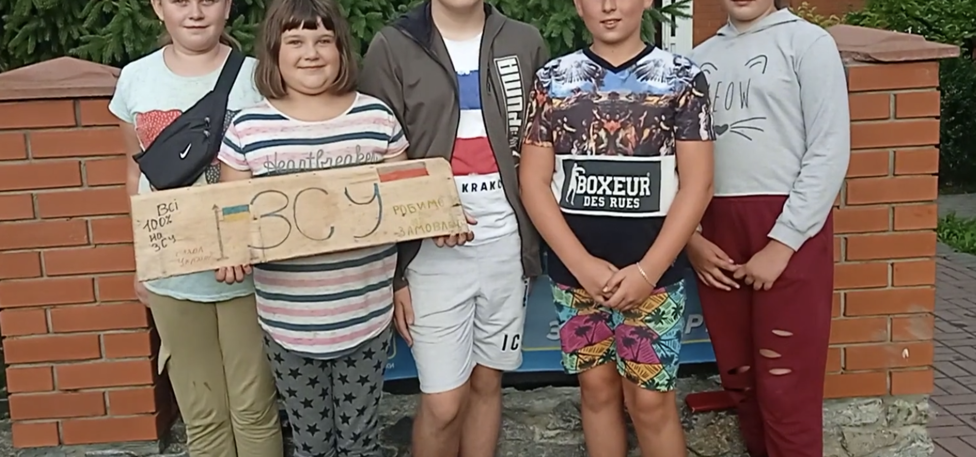 Діти з Хмільника допомагають українським захисникам