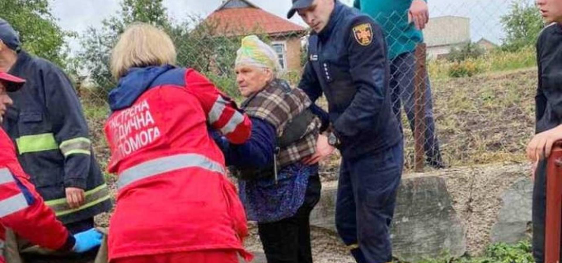 "Народилась у сорочці": на Вінниччині пенсіонерка впала у 15-метровий колодязь