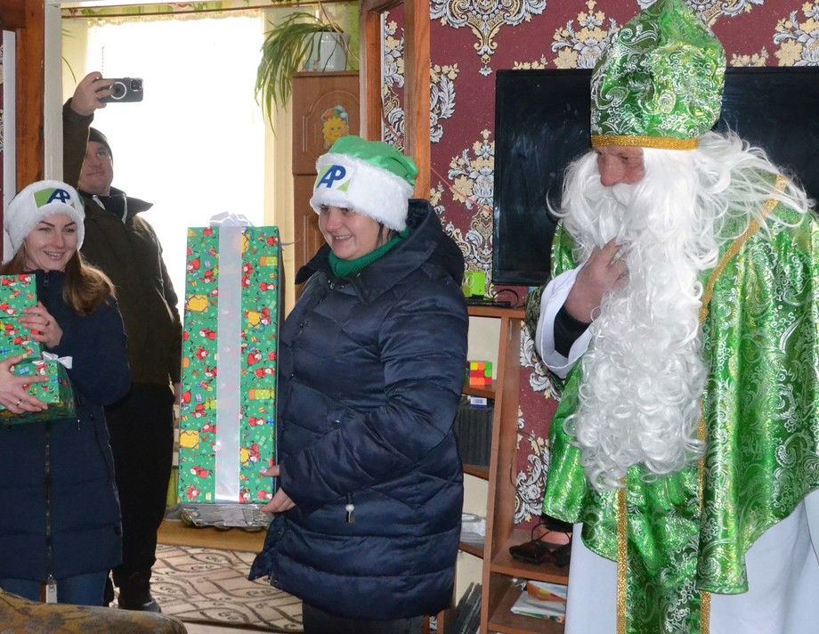 За підтримки ТОВ "МП-Альфа" та БФ "Агропросперіс" Святий Миколай відвідав дитячі будинки сімейного типу у Хмільницькому районі