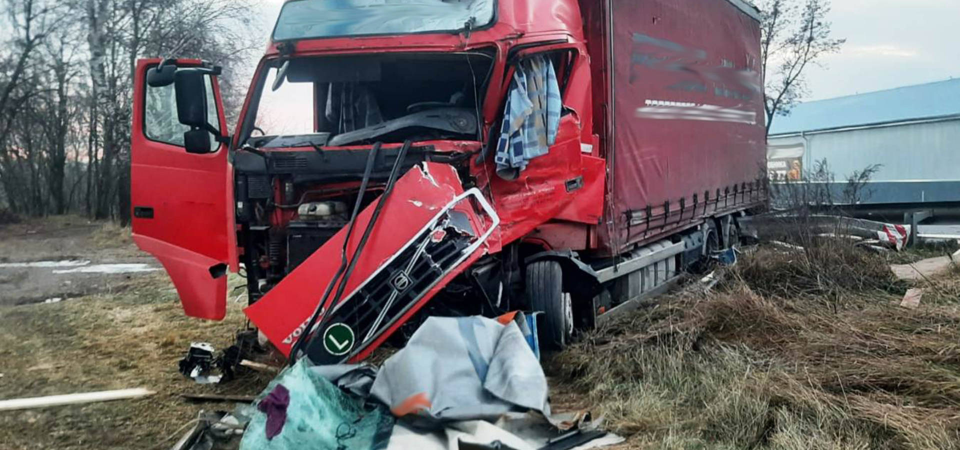 На Вінниччині зіткнулися дві вантажівки: один з водіїв госпіталізований