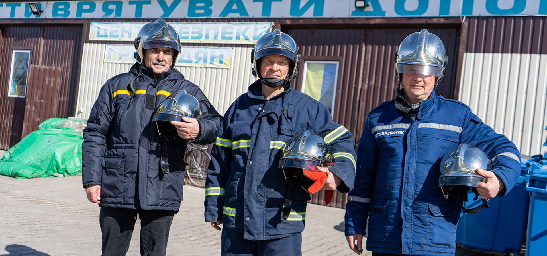  В рамках гуманітарного проєкту Cоmmon Help UA хмільницькі рятувальники отримали багатофункціональні шоломи 